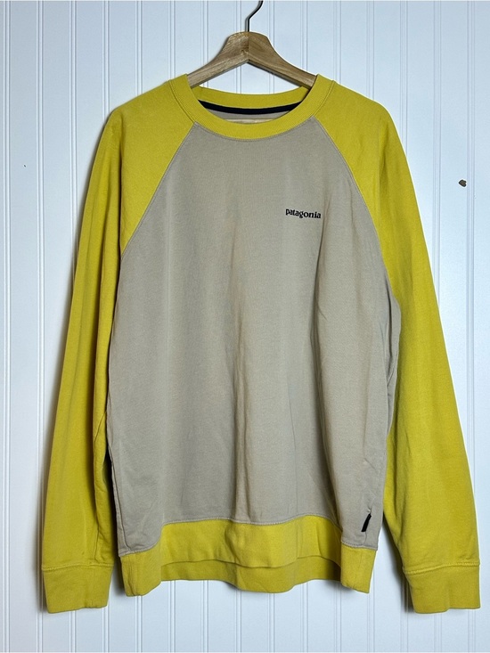 Patagonia Other - Patagonia Mens P-6 Logo Organic Cotton
Crew Sweatshirt L raglan sleeves